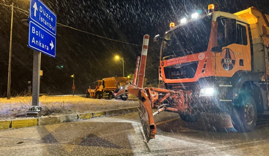 Bolu'da kar yağışı etkili oluyor