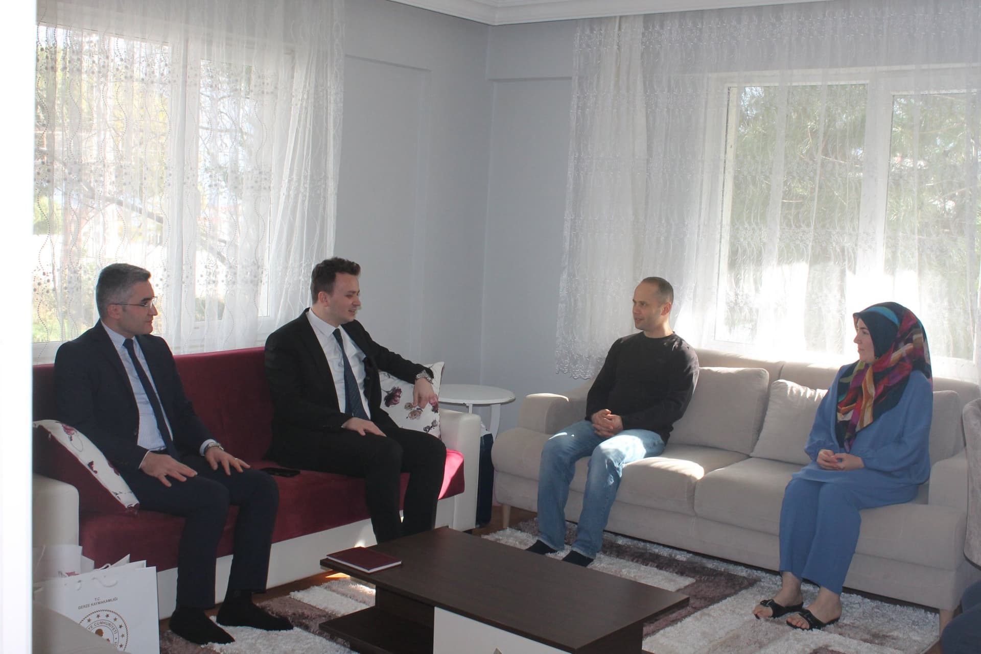 Gerze Kaymakamı Arabacı'dan depremzedelere ziyaret