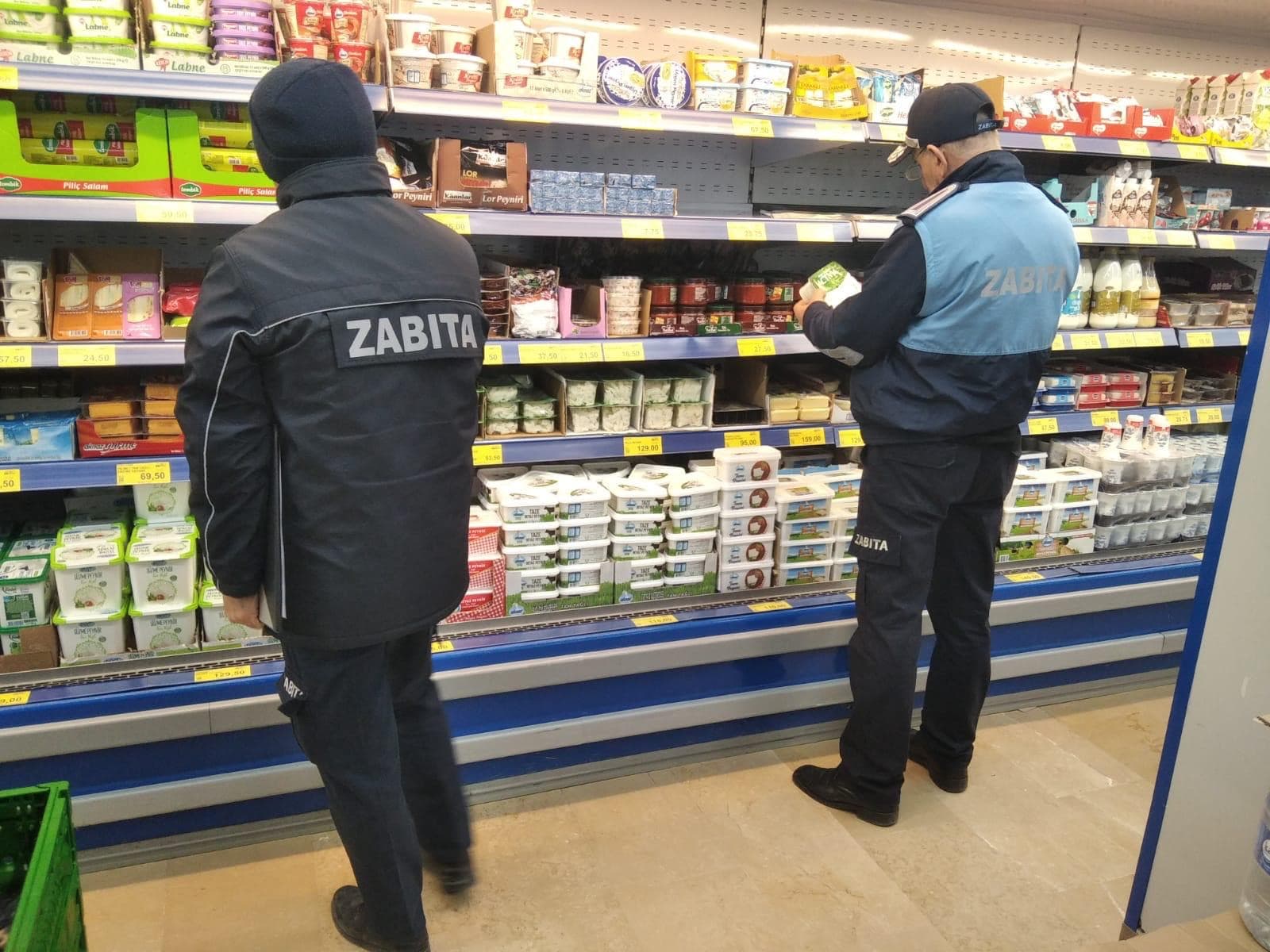 Gerze ilçesinde marketlerde fahiş fiyat denetimi yapıldı