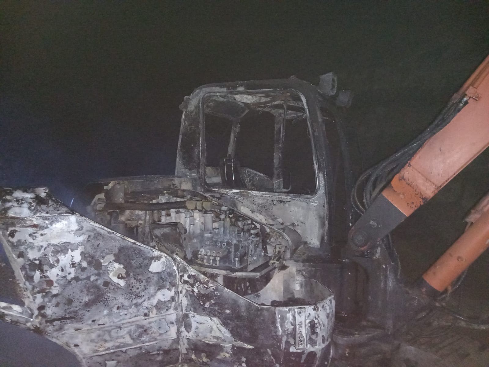 Sinop’ta yanan iş makinası itfaiye ekiplerince söndürüldü