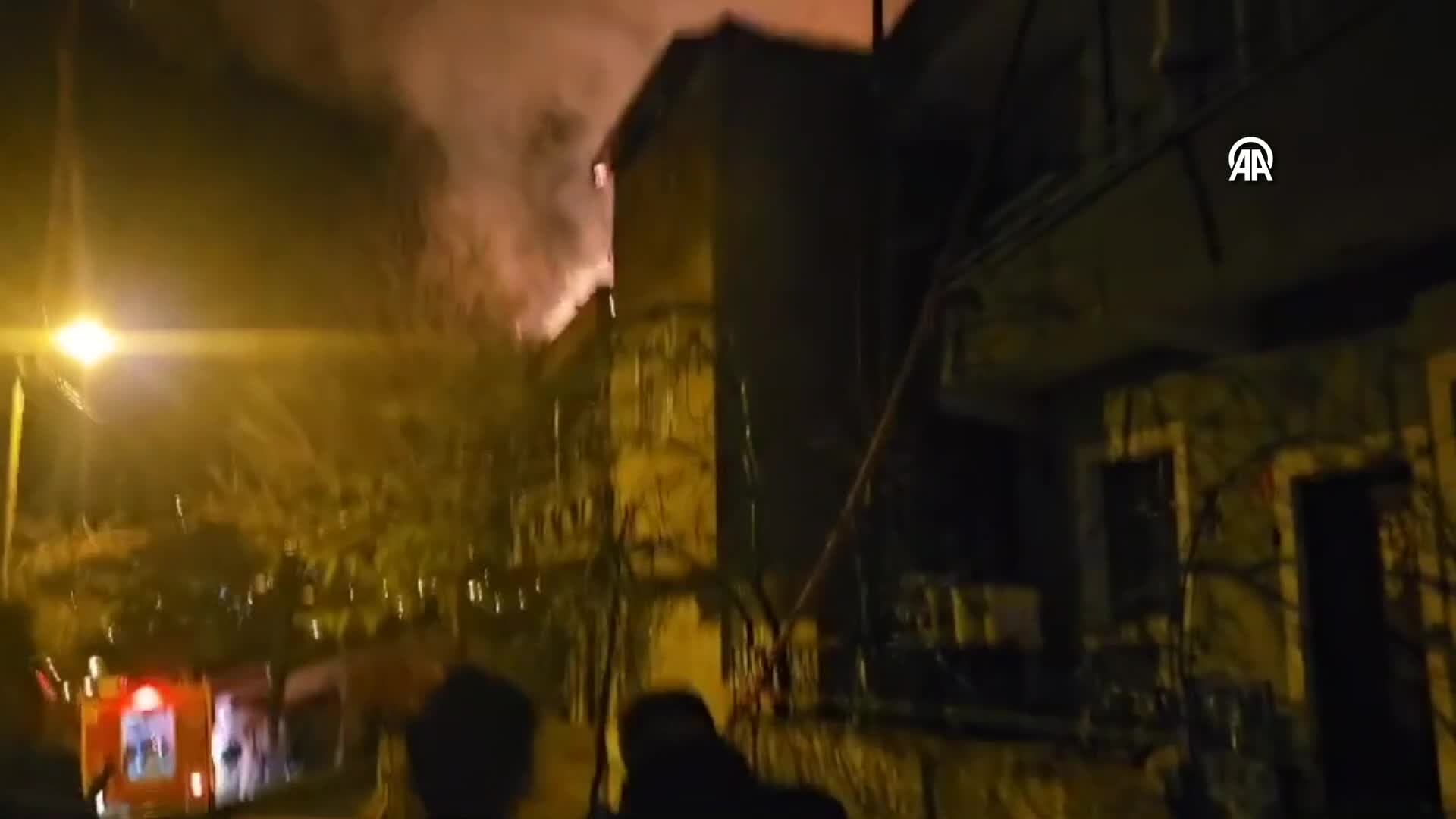 Çorum'da evin çatısında çıkan yangın hasara neden oldu