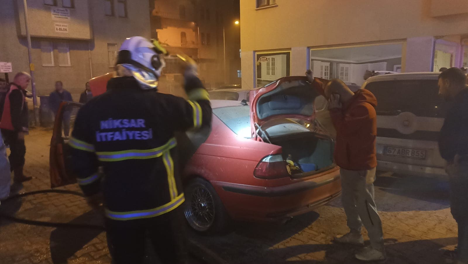 Tokat'ta yangın çıkan otomobilde hasar oluştu