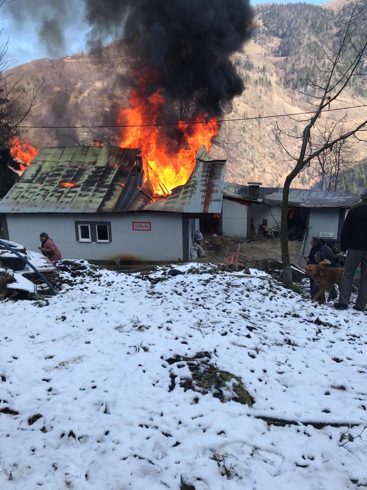 Gümüşhane'de bir evin çatı katında çıkan yangın söndürüldü