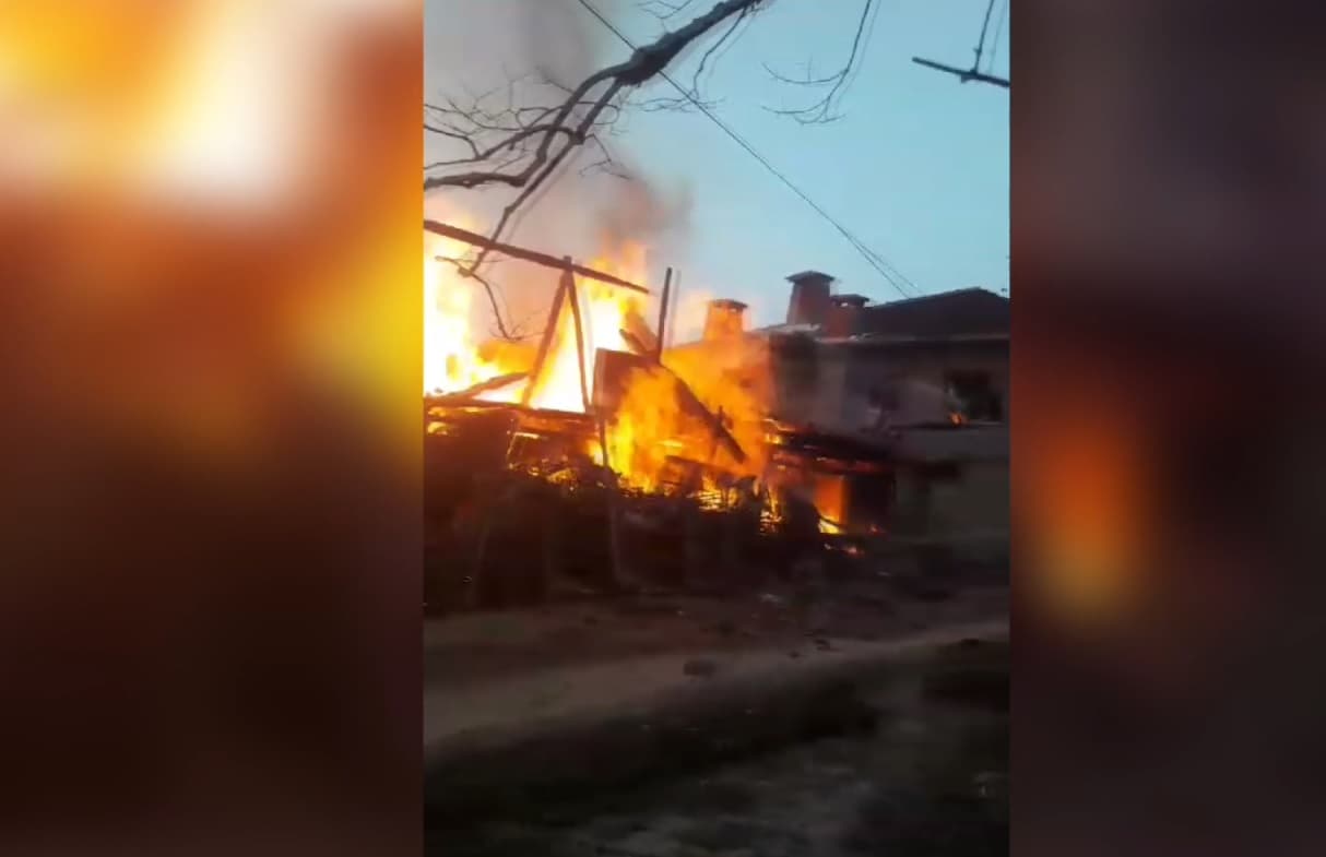 Kastamonu'da çıkan yangın 2 evde hasara neden oldu