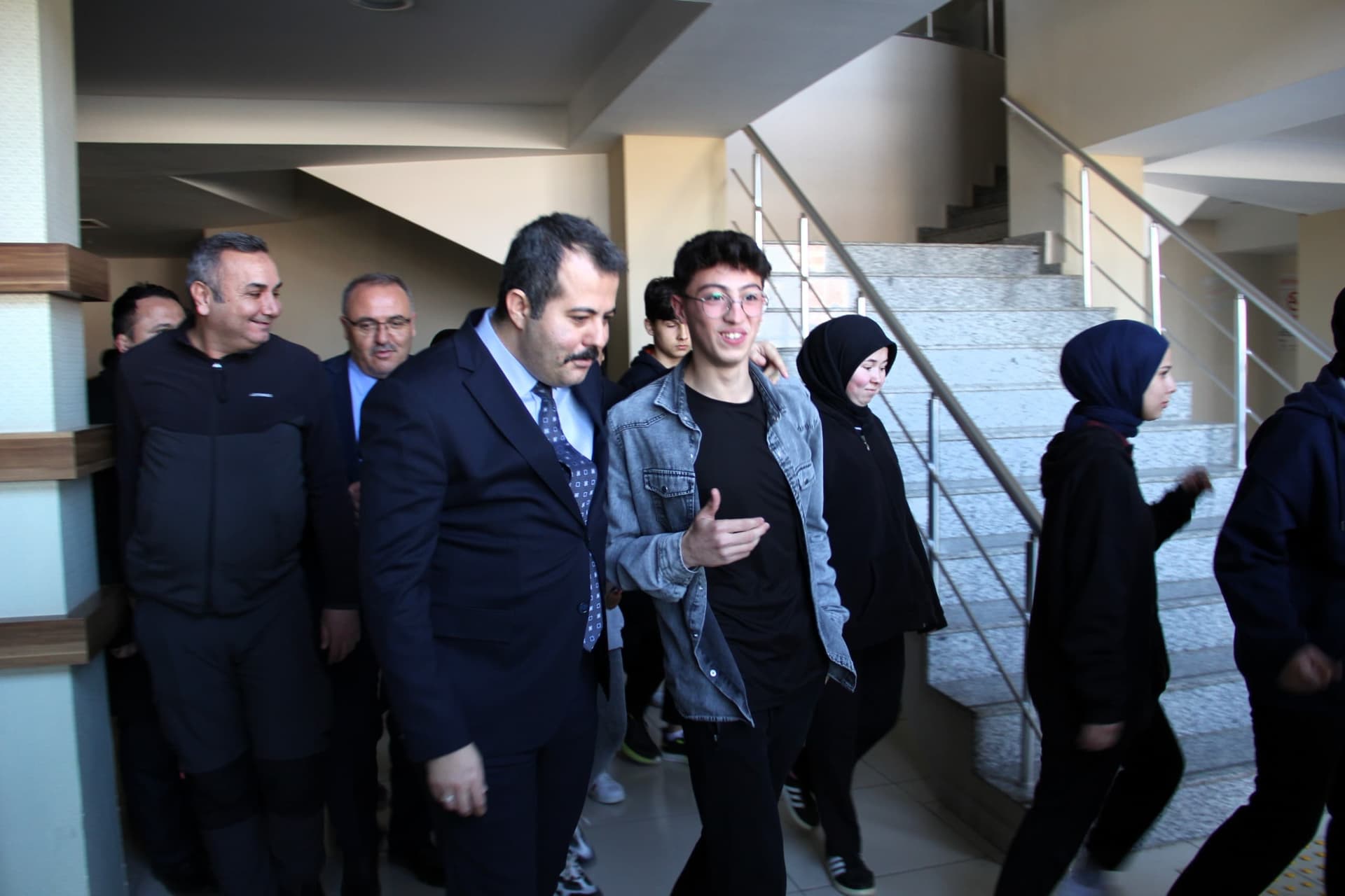 Vezirköprü Kaymakamı Özgür Kaya öğrencilerle buluştu