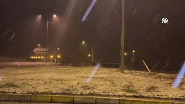 Bolu Dağı'nda kar yağışı etkili oluyor