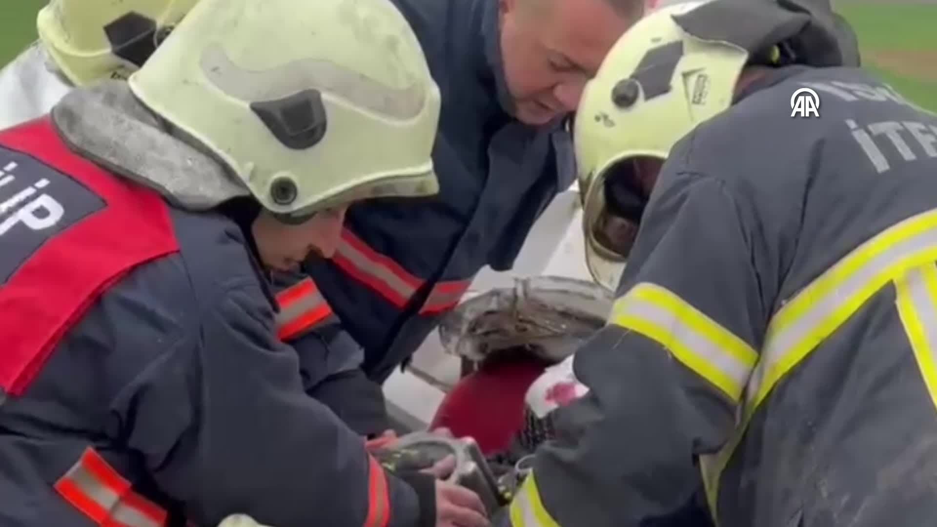 Çorum'da tırla çarpışan otomobildeki 3 kişi yaralandı