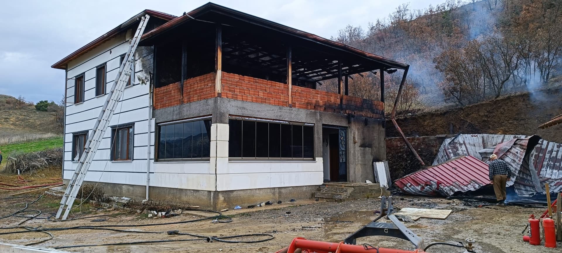 Osmancık'ta evde çıkan yangını itfaiye ekipleri söndürdü