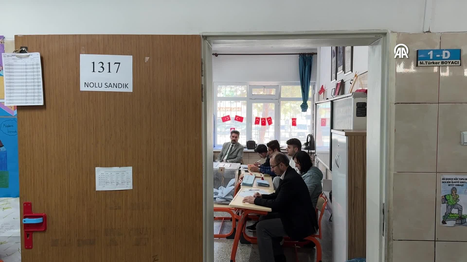 Türkiye yerel yöneticilerini seçiyor