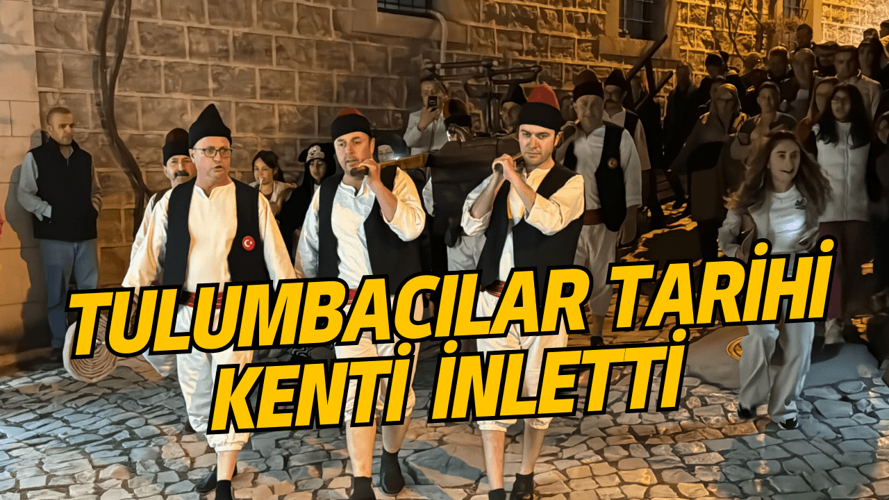 Dönem kıyafetlerini giyen tulumbacılar Safranbolu'nun tarihi sokaklarında gösteri yaptı