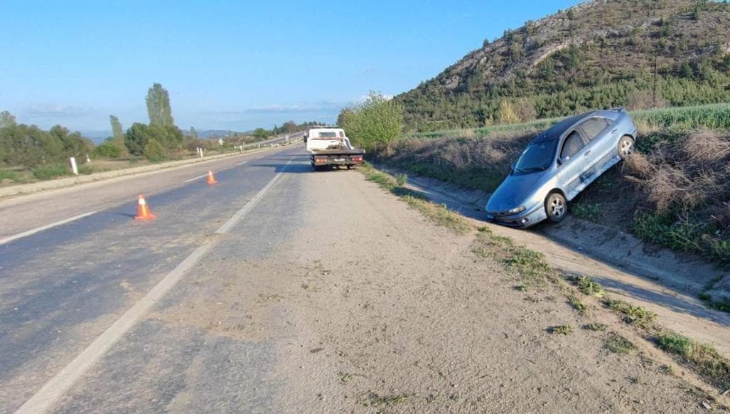 Boyabat'ta su kanalına düşen otomobildeki 1 kişi yaralandı