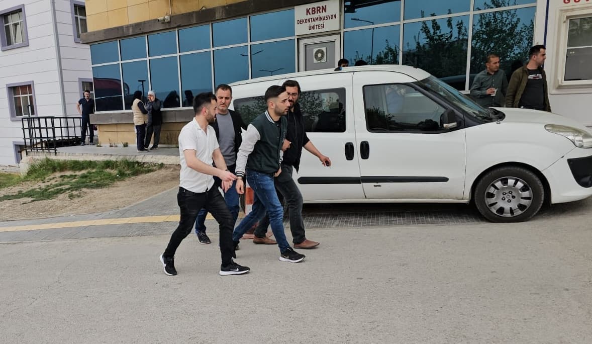 Çorum’da hakkında arama kararı bulunan 2 kişi yakalandı