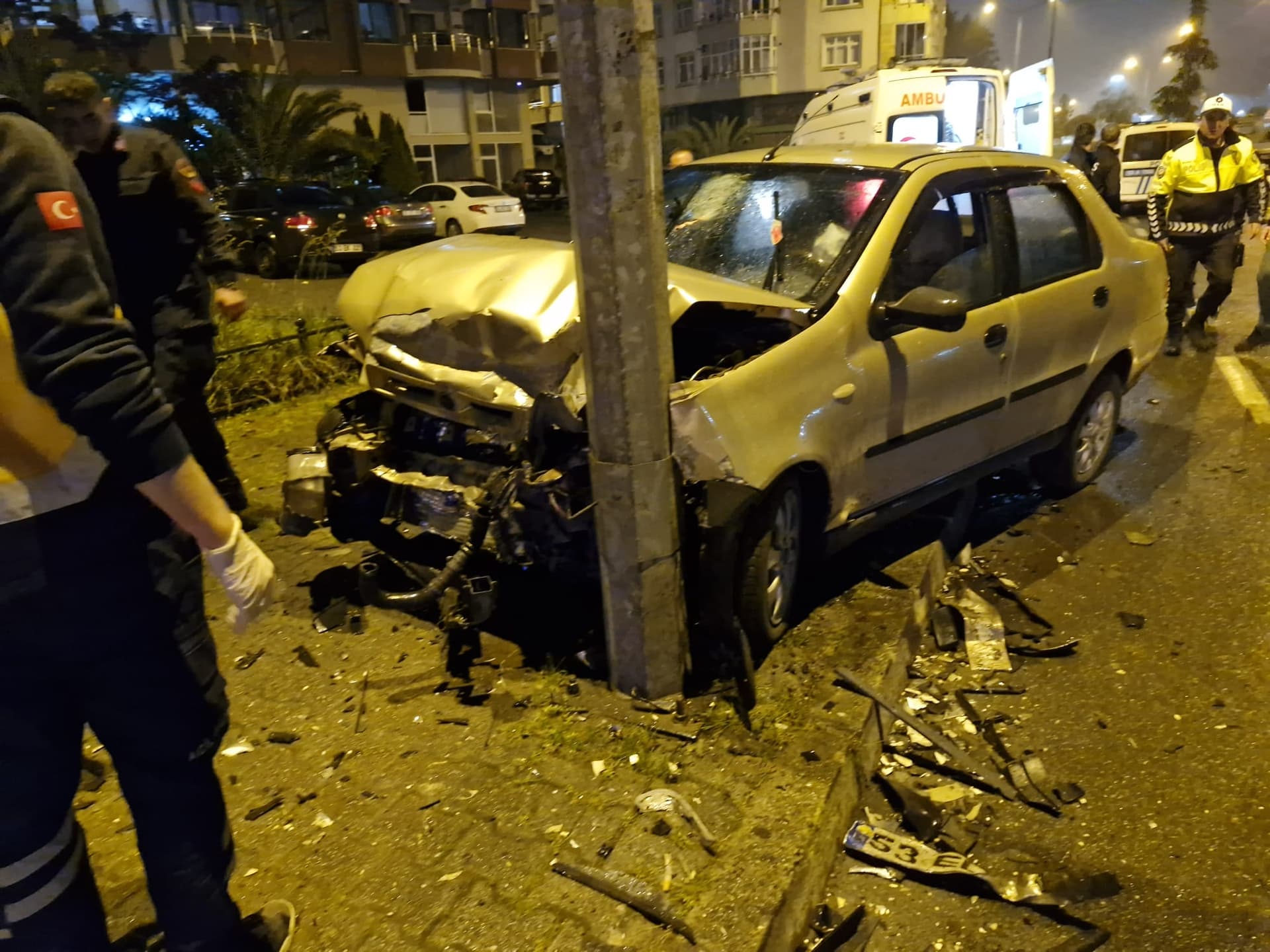 Rize'de iki otomobilin çarpıştığı kazada 4 kişi yaralandı