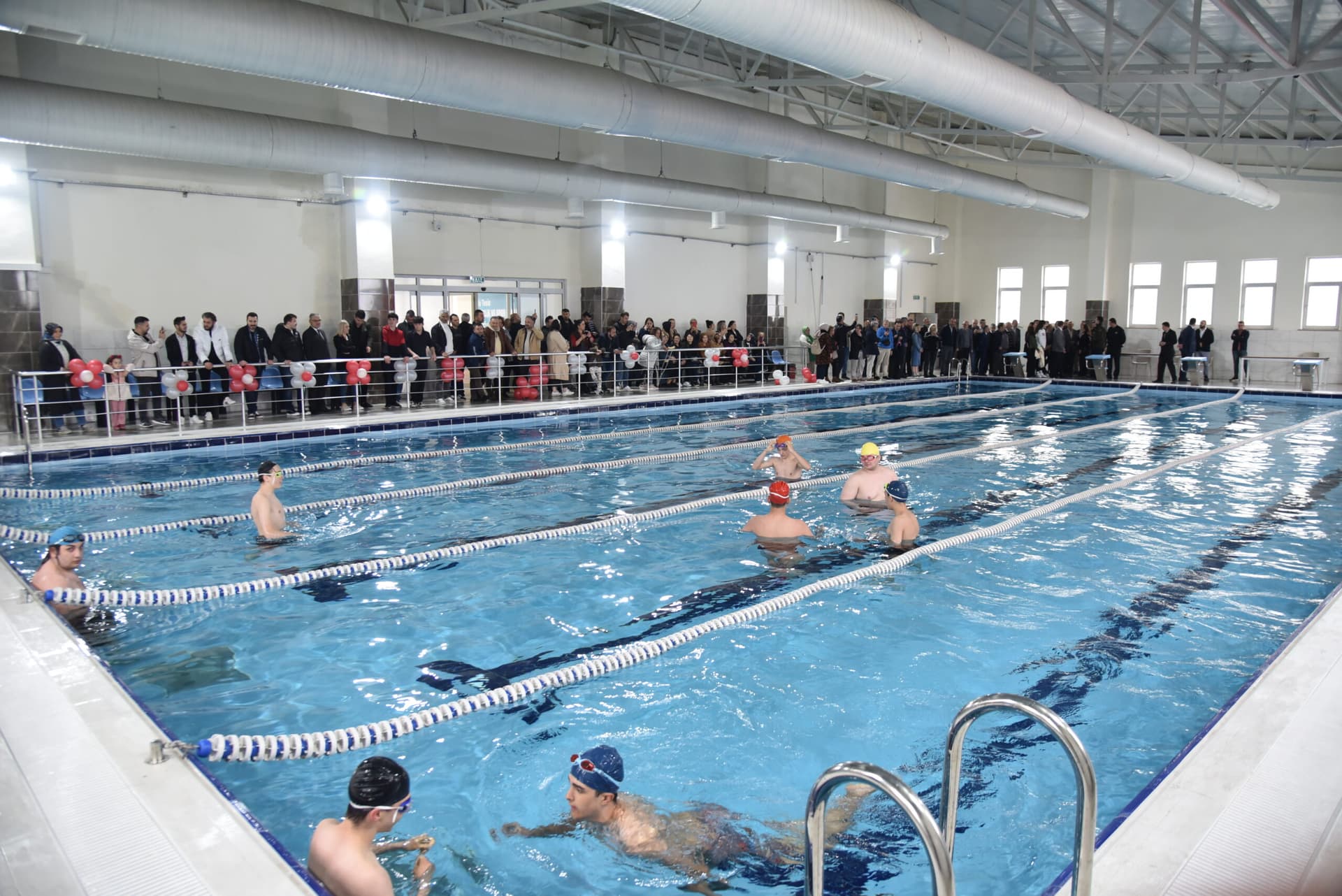 Görele'de Yarı Olimpik Yüzme Havuzu hizmete açıldı