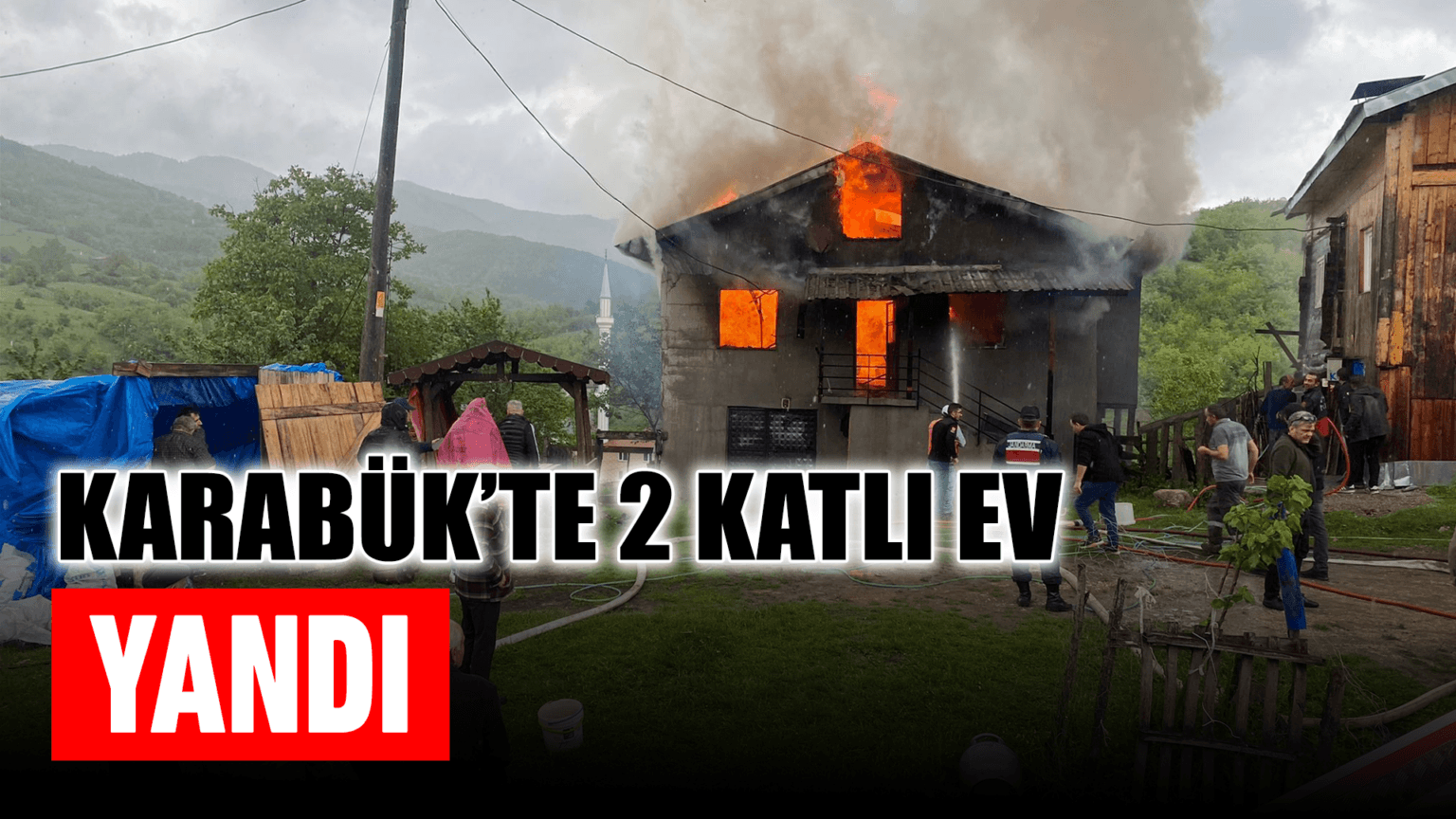 Karabük'te 2 katlı ev yandı