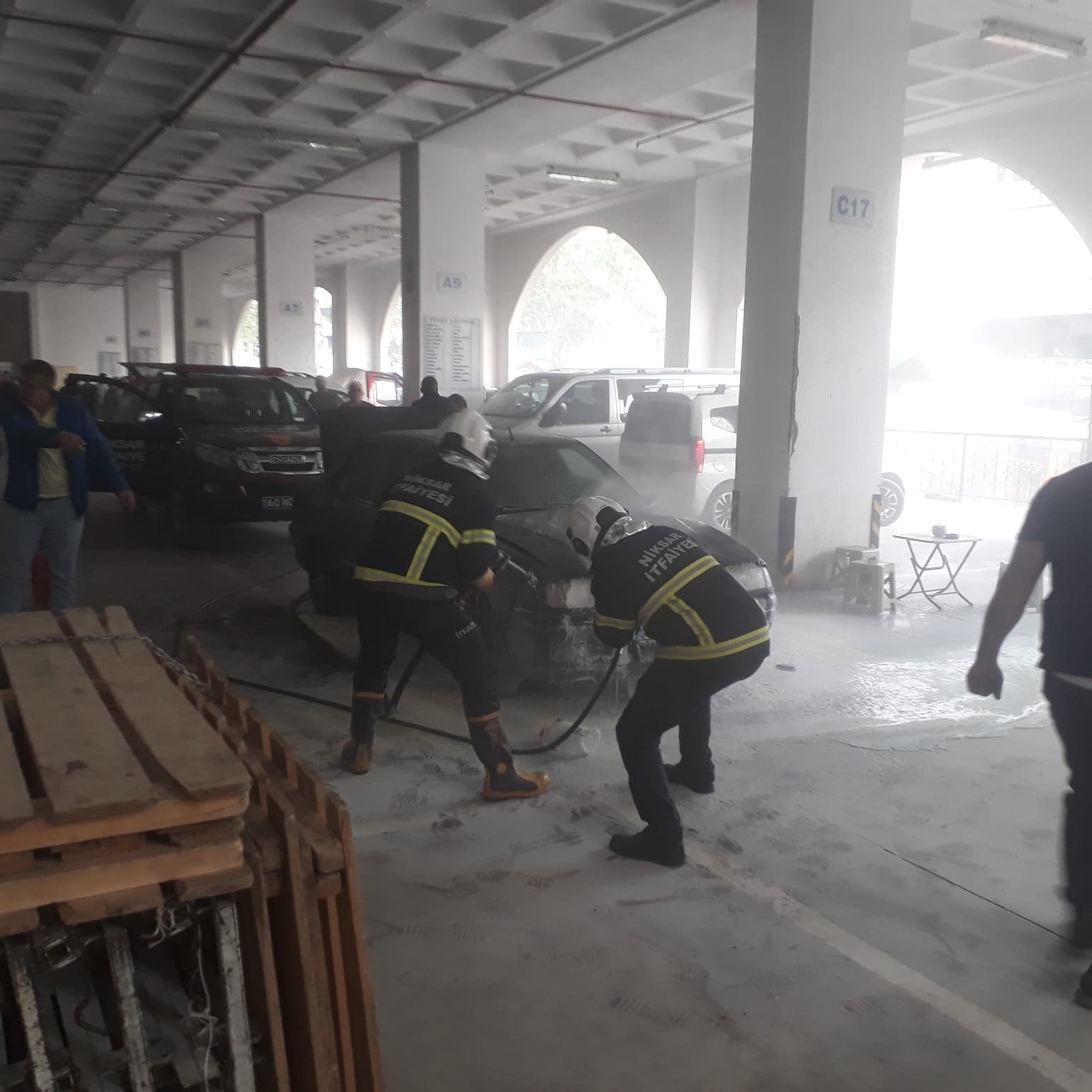 Tokat’ta çıkan yangında otomobilde hasar oluştu