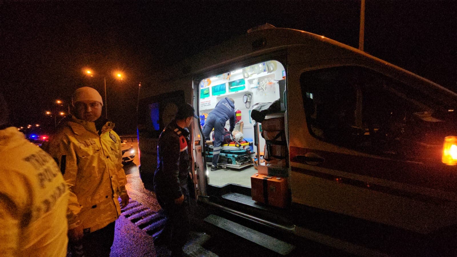 Çorum'da tıra arkadan çarpan otomobilin sürücüsü yaralandı