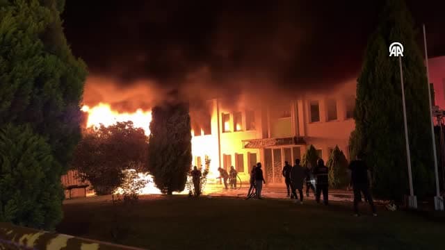GÜNCELLEME 2 - Samsun'da yatak fabrikasında yangın çıktı