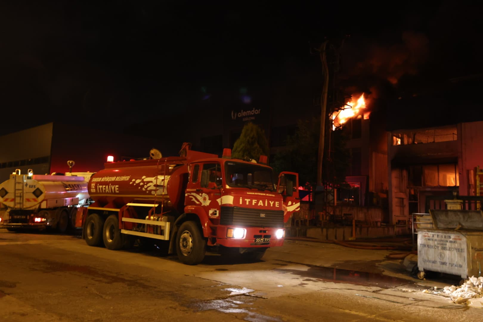 GÜNCELLEME - Samsun'da yatak fabrikasında yangın çıktı