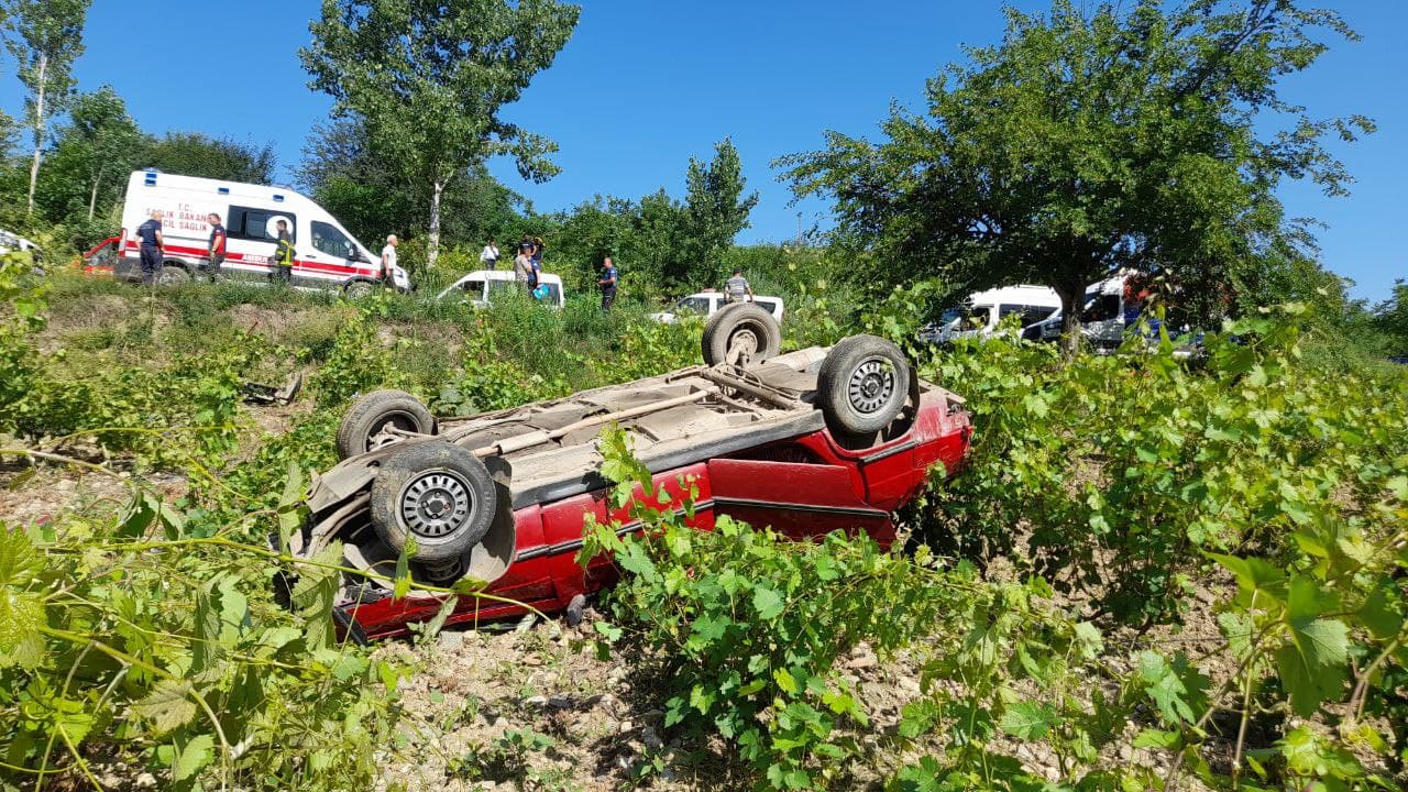 Tokat'ta devrilen otomobilin sürcüsü yaralandı