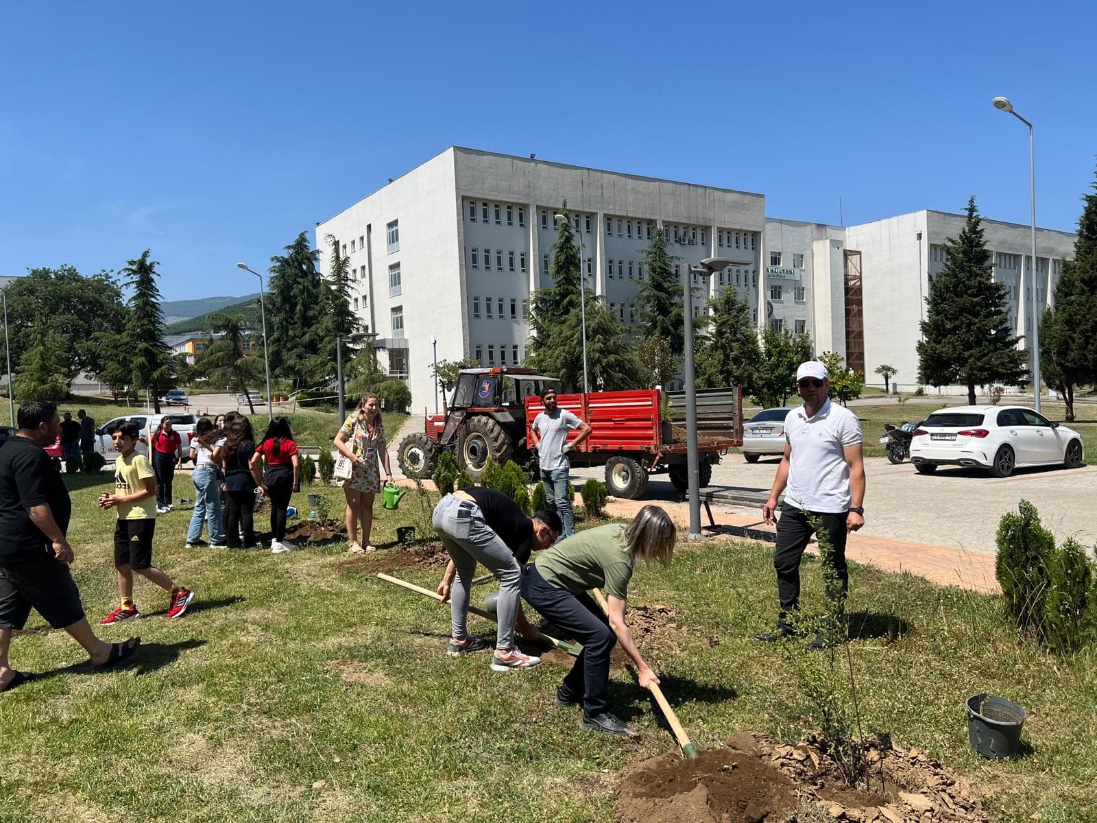 Samsun'da Çevre Haftası kapsamında fidan dikimi yapıldı