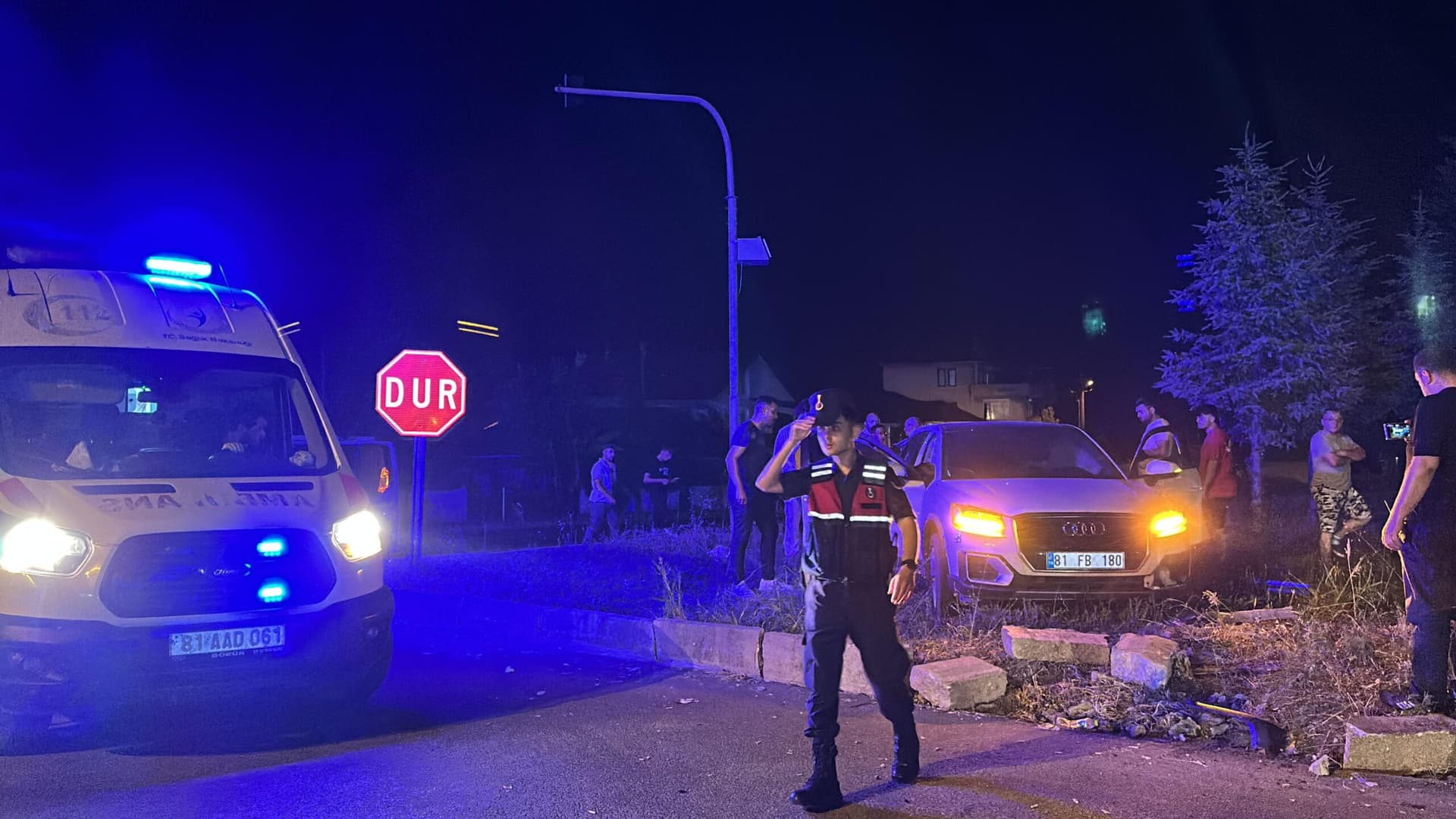 Düzce'de cip ile otomobil çarpıştı, 6 kişi yaralandı