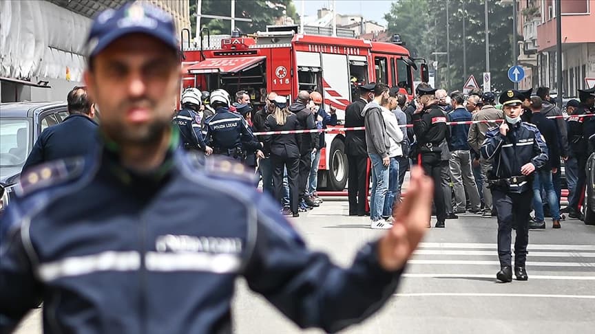 İtalya'da yaya geçidi çöktü: 2 kişi hayatını kaybetti