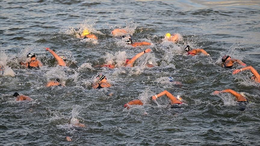 Maraton yüzme kadınlar 10 kilometre yarışında madalyalar sahibini buldu