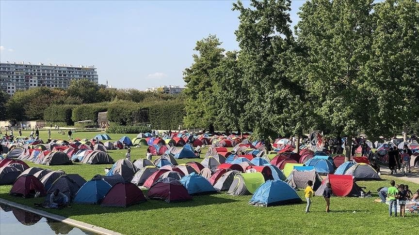 Fransa'daki evsiz çocukların sayısı arttı