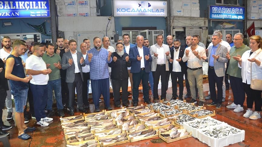 Sezonun ilk balık mezadı yapıldı