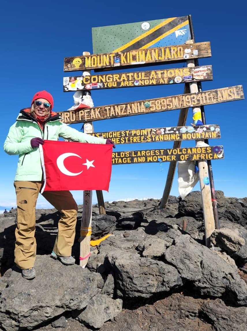 Kız çocuklarının eğitimi için Kilimanjaro'ya tırmandı
