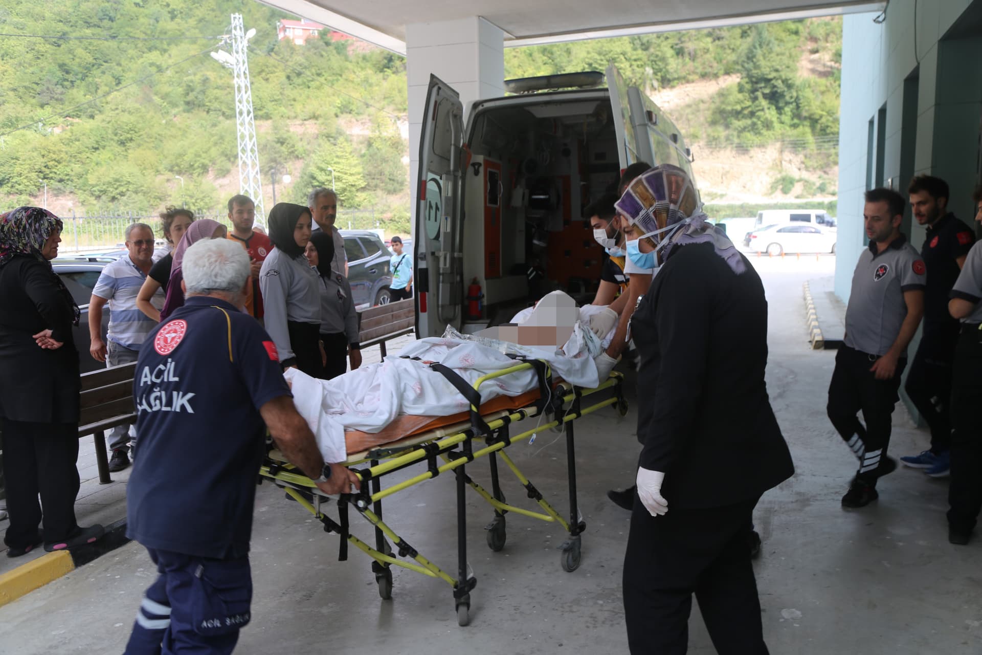 Kastamonu'da dede ve torunu motorlu testereyle yaralandı