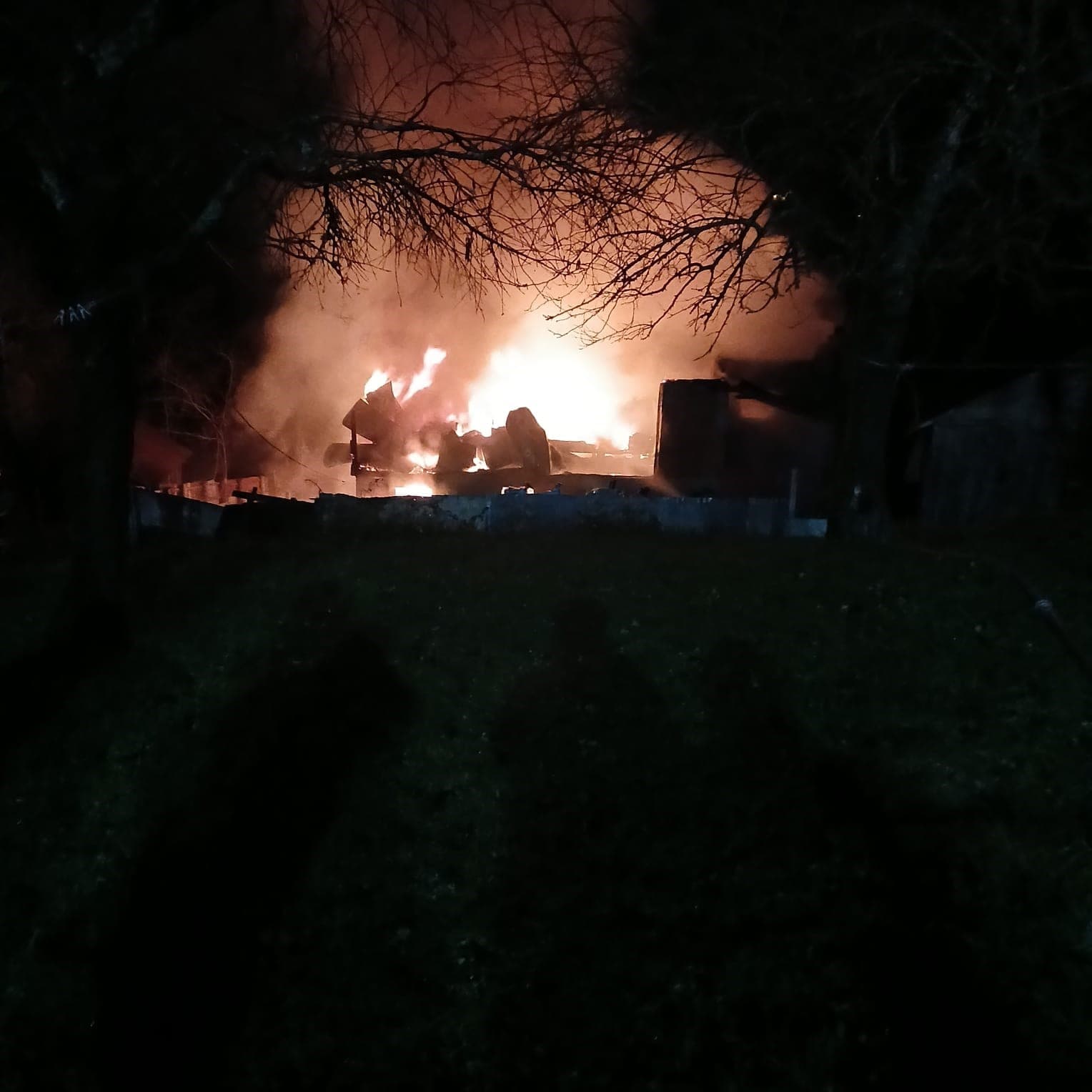 Kastamonu’da 2 katlı ahşap konut küle döndü