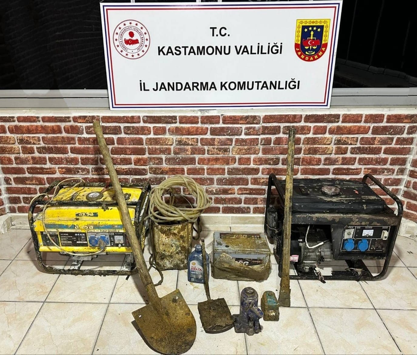 Kastamonu’da kaçak kazı yapan 5 kişi yakalandı