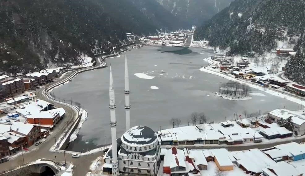 Uzungöl buz tuttu