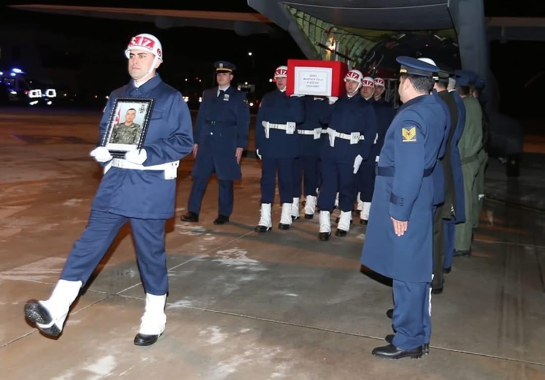 Şehit Mustafa Uslu’nun cenazesi havalimanında karşılandı