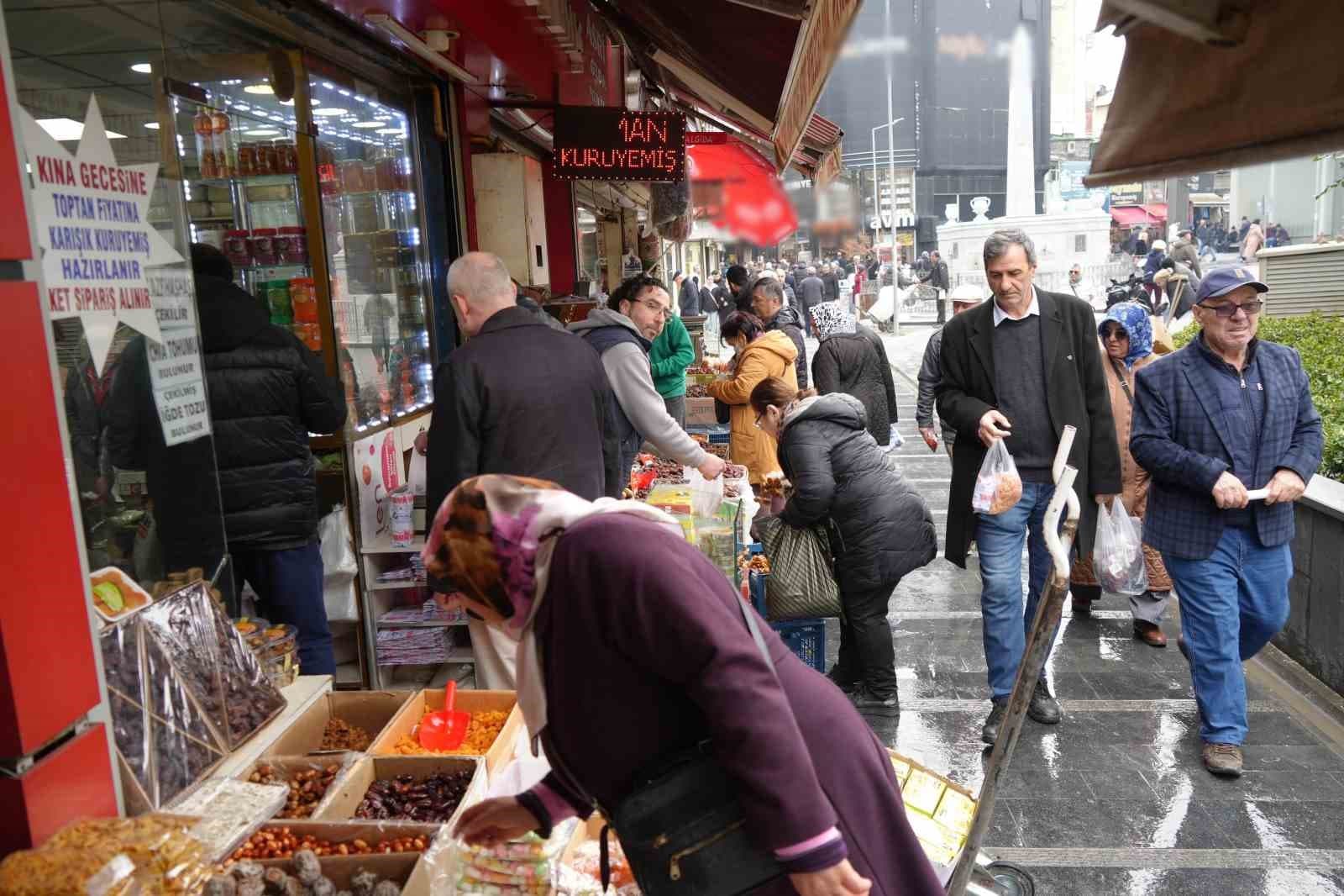 Çarşı pazarda Ramazan bereketi