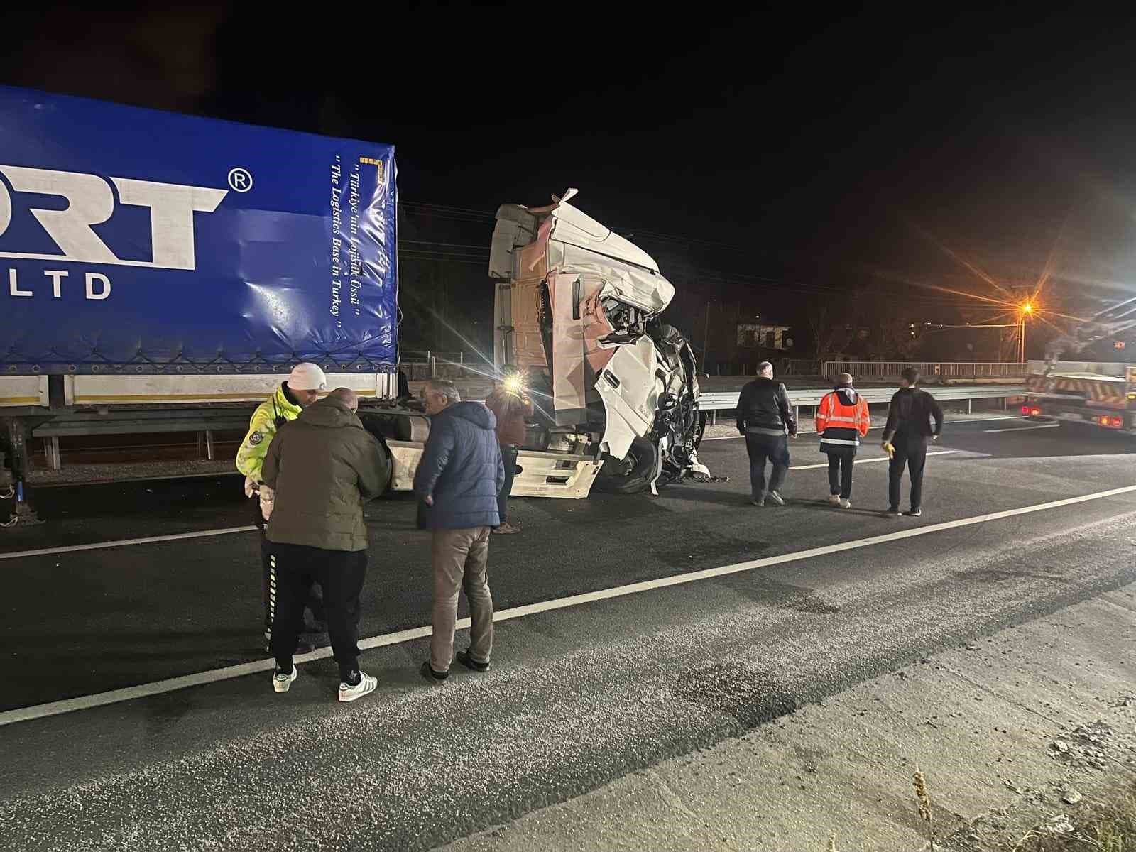 D100’da iki tır çarpıştı: 1 yaralı