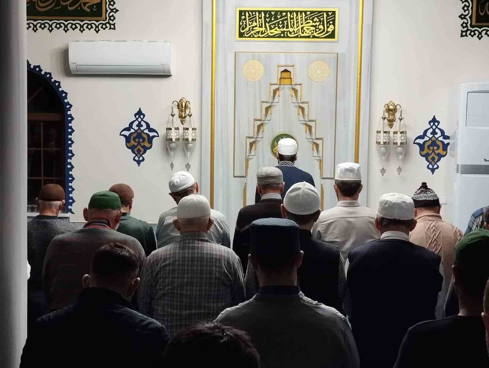 Çocuk doktorundan hatimle namaz