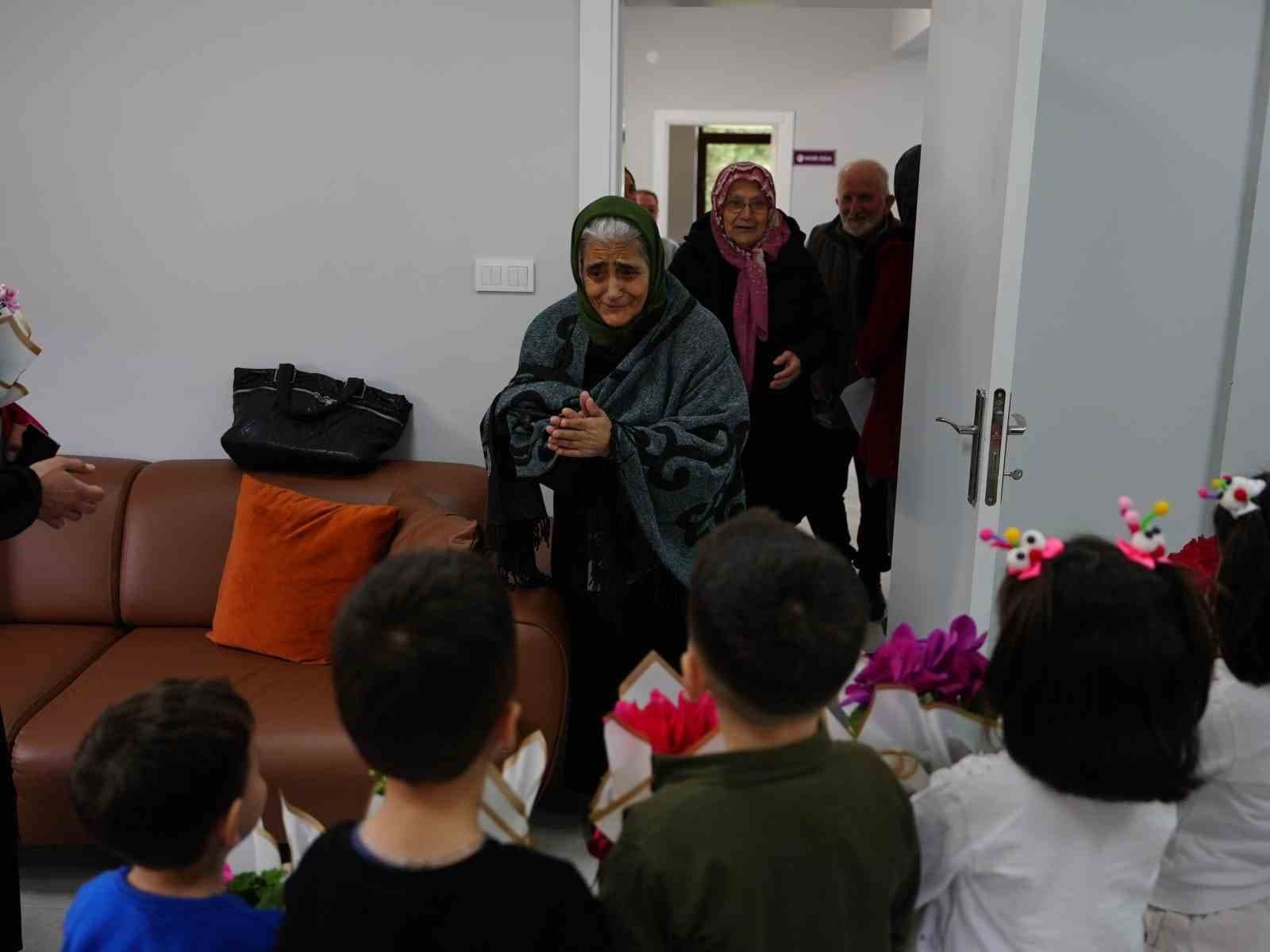 Yaşlılar Haftasında Alzheimer Merkezi’ne anlamlı ziyaret