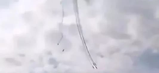 Fransa’da iki gösteri uçağı havada çarpıştı