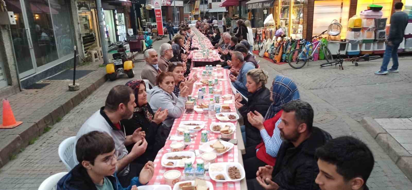 Ortaçesme esnafı iftarda bir araya geldi