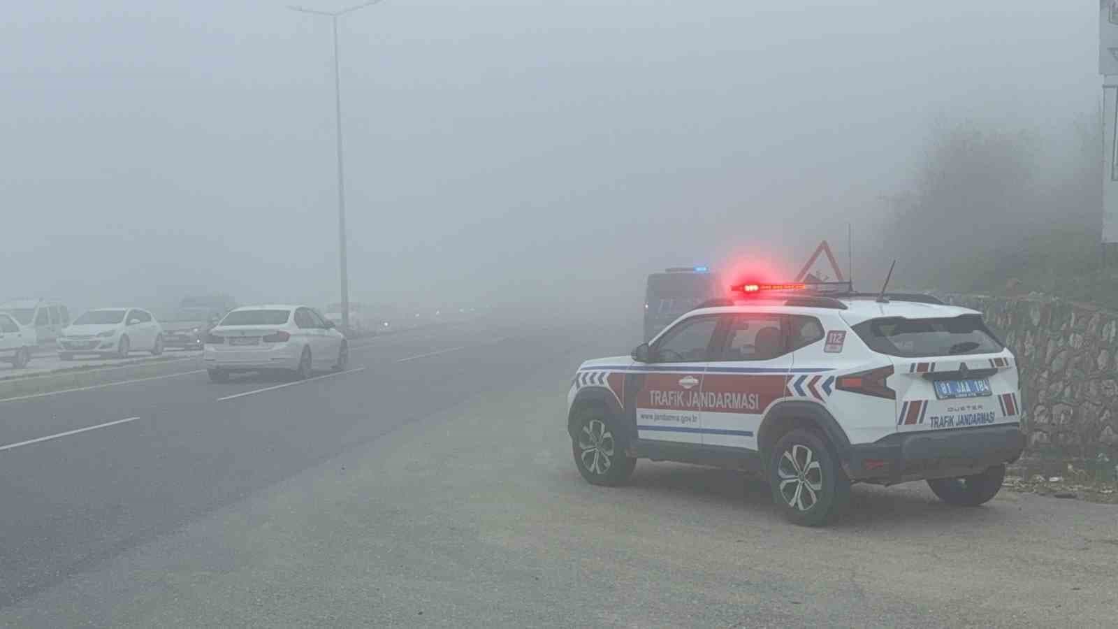 Düzce’de yoğun sis görüş mesafesini 5 metreye düşürdü