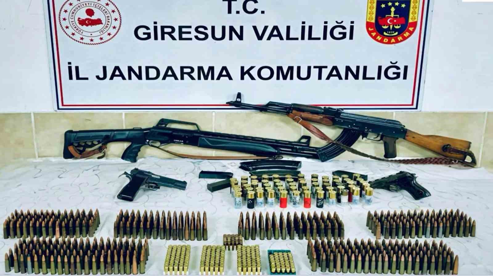 Görele’de cephanelik gibi eve jandarma baskını