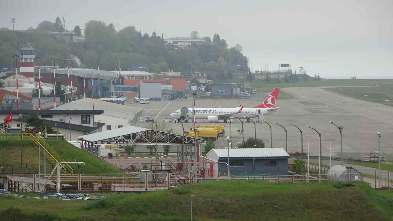 Trabzon’da hava ulaşımına sis engeli bugün de devam ediyor
