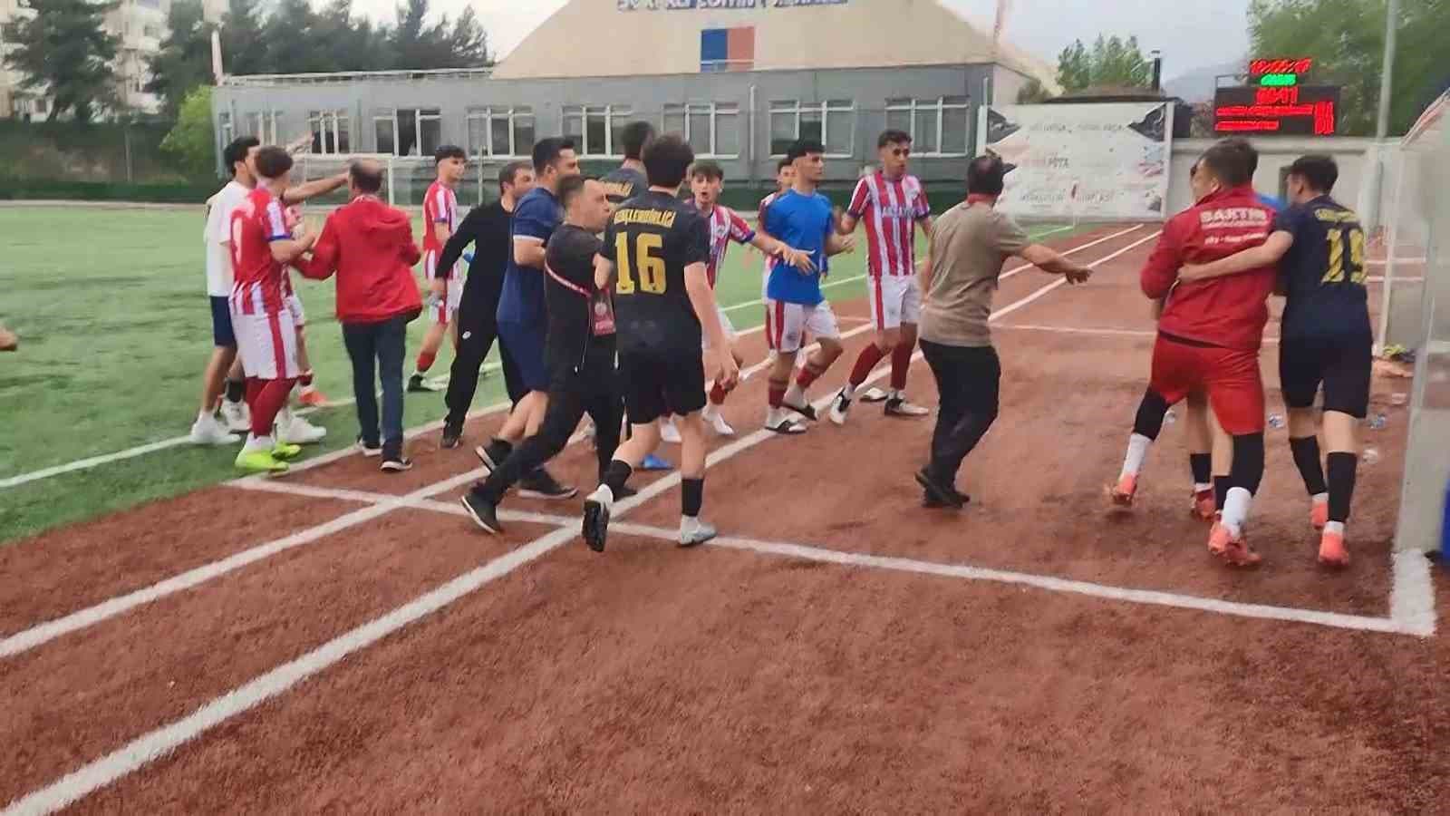 Gol sevinci ortalığı karıştırdı