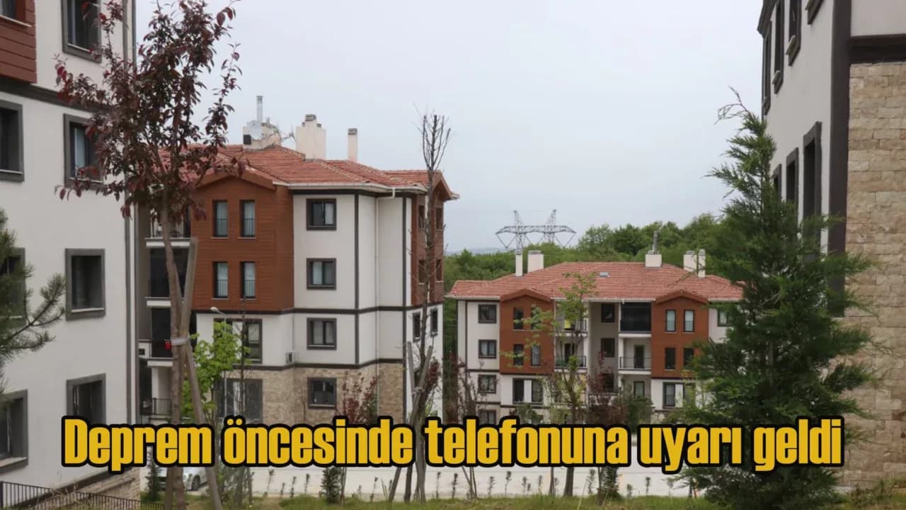 Deprem öncesinde telefonuna gelen uyarı ile dışarı çıkıp o anları kayıt altına aldı