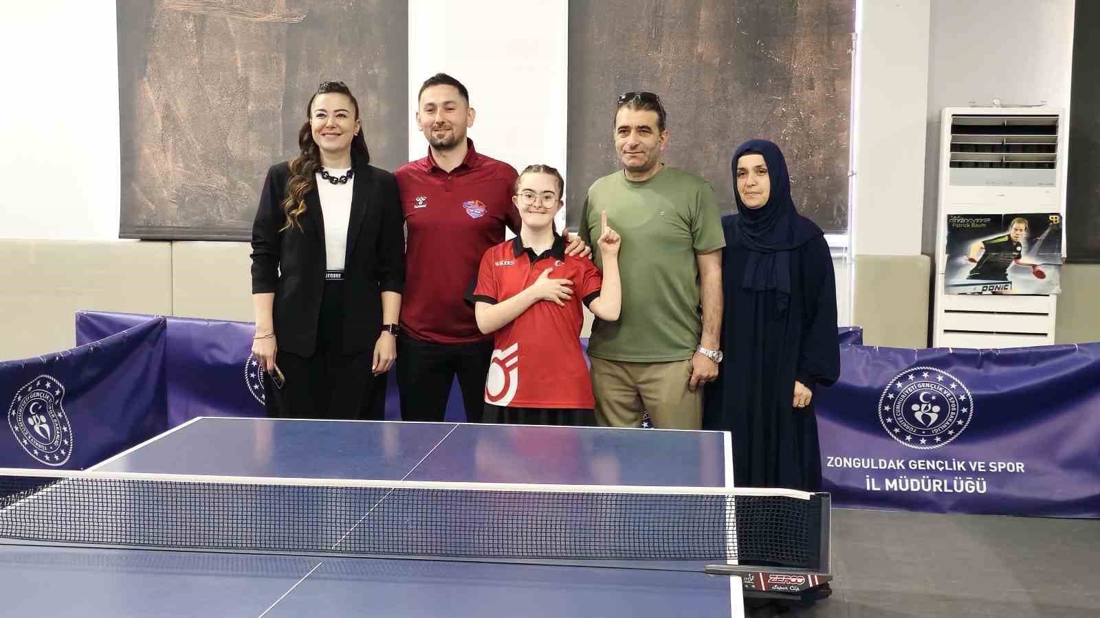 Down Sendromlu Zeynep, raketiyle engelleri aştı