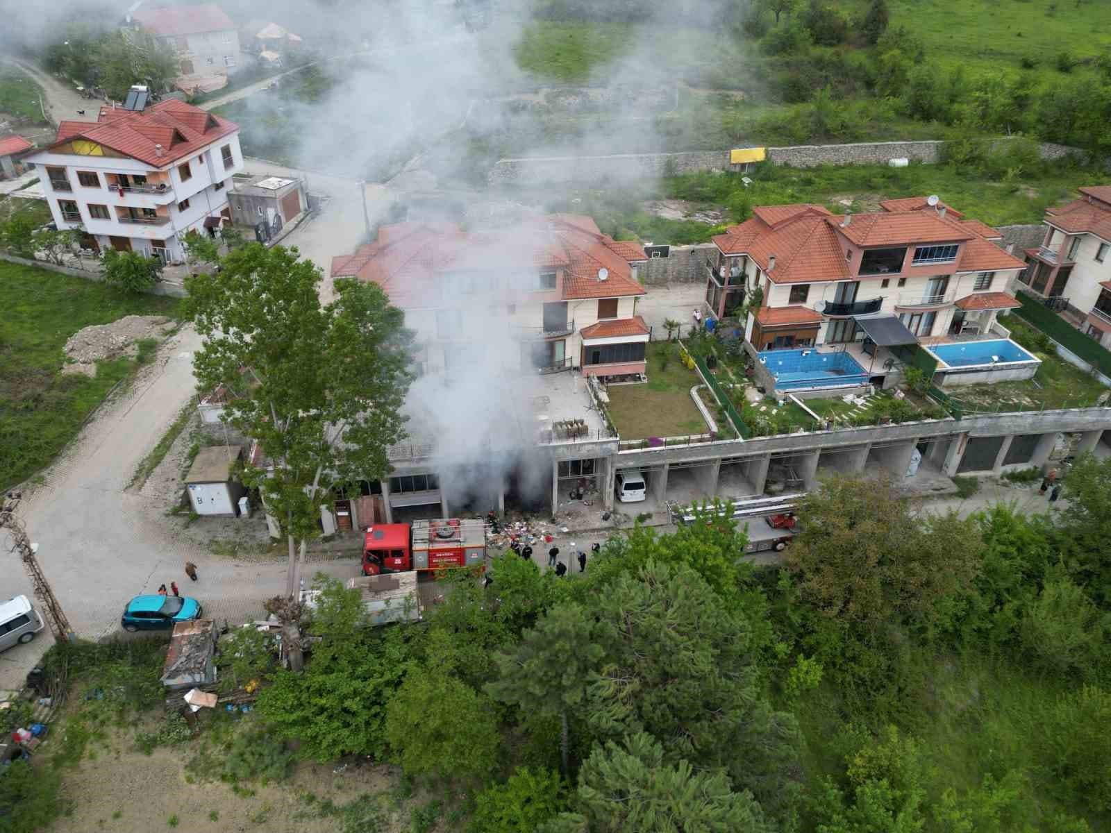 Devrek’te depo yangını