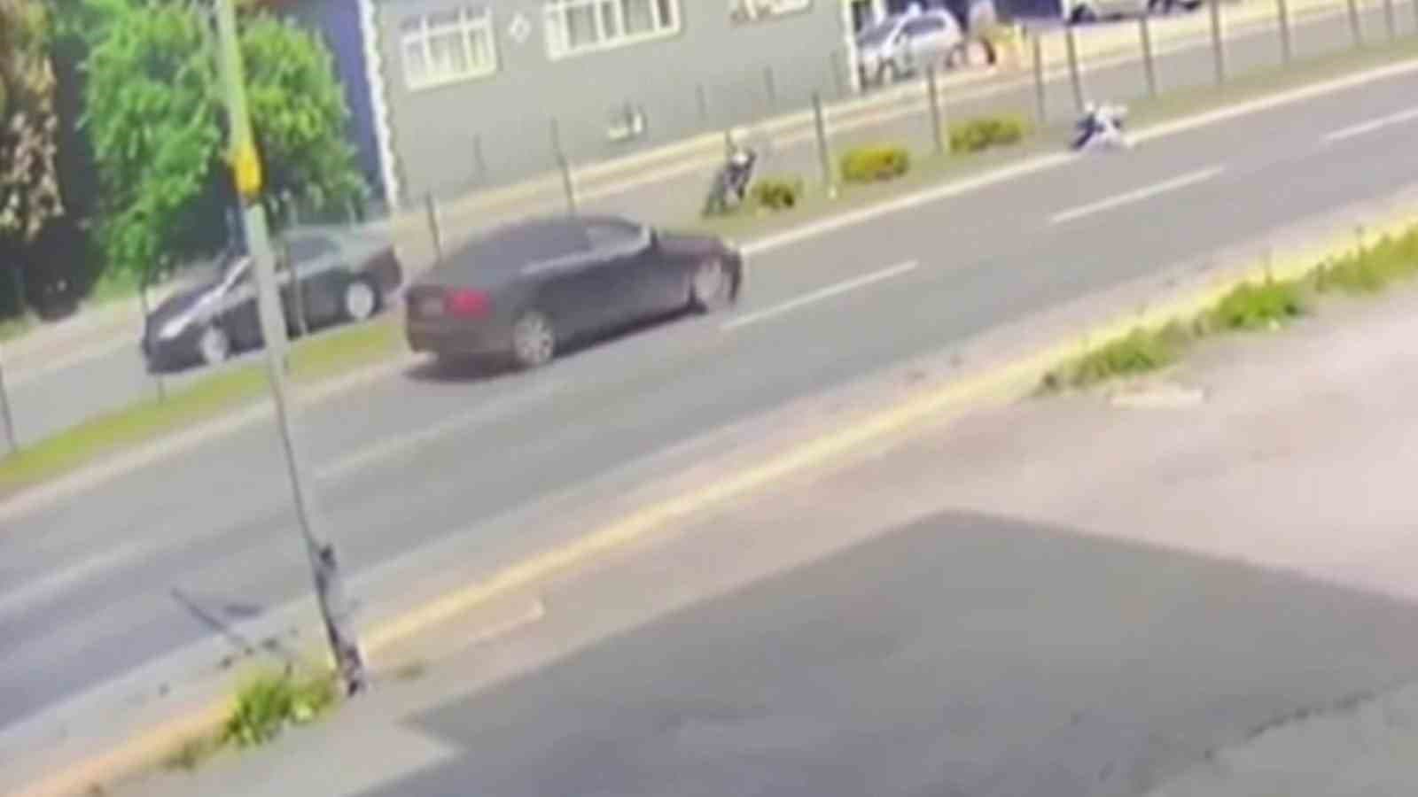 Motosiklet havada takla attı, sürücü metrelerce sürüklendi